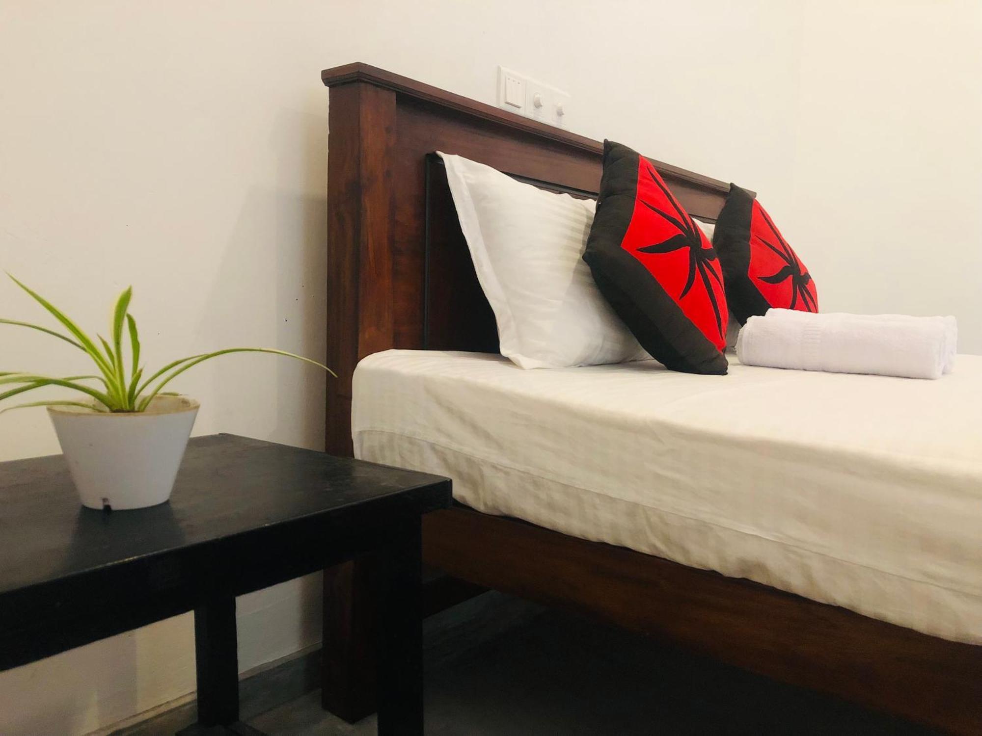 Waves Hotell Hikkaduwa Eksteriør bilde