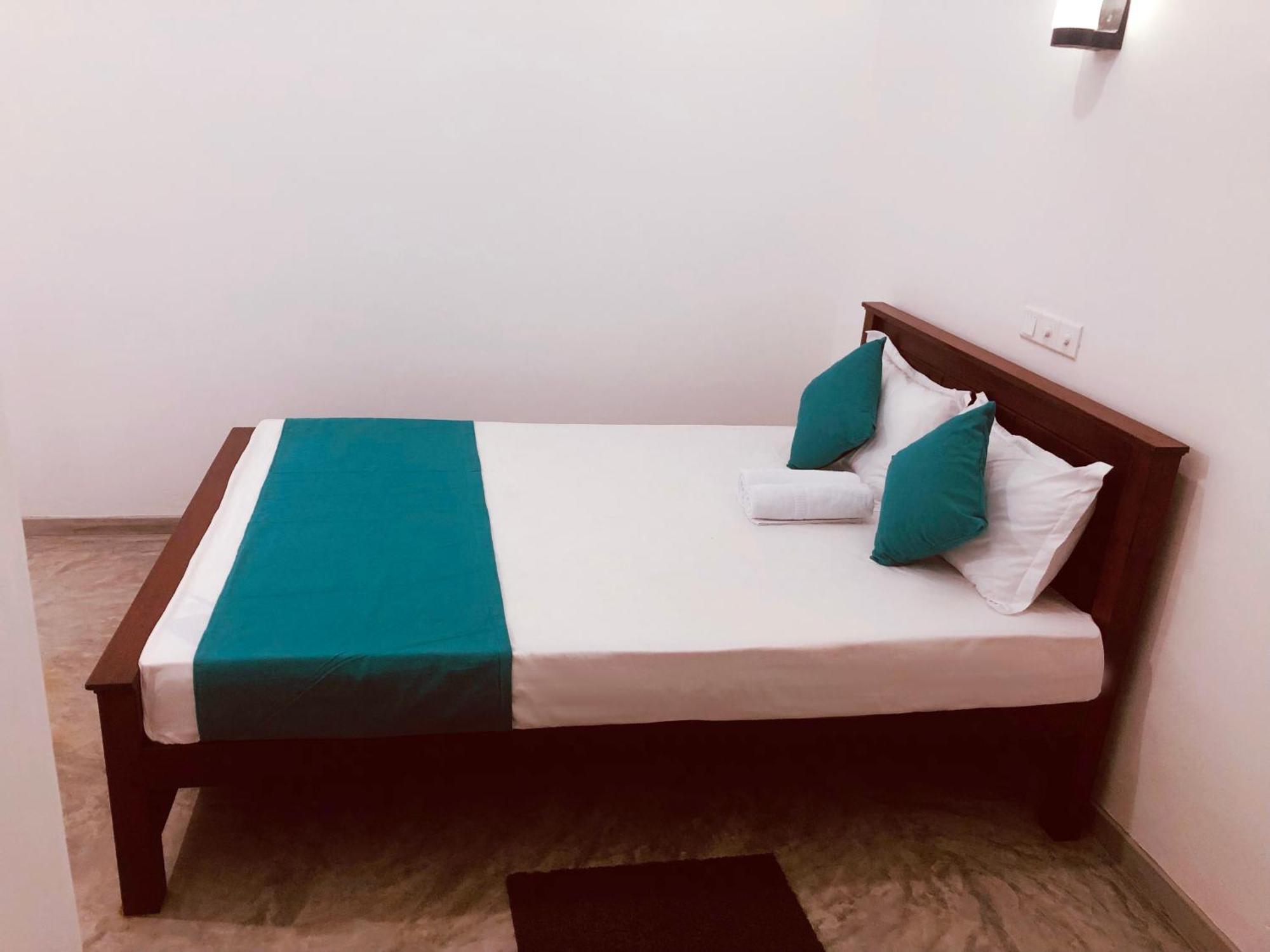 Waves Hotell Hikkaduwa Eksteriør bilde