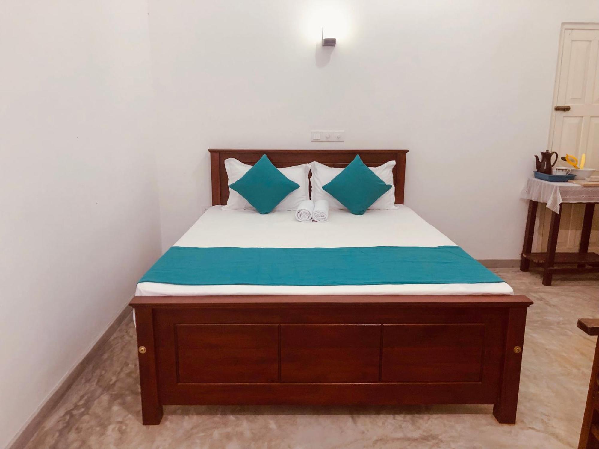 Waves Hotell Hikkaduwa Eksteriør bilde