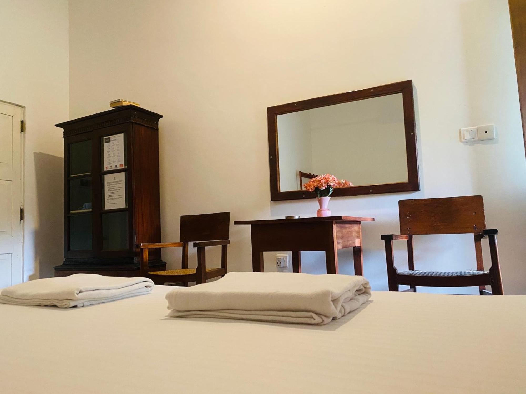 Waves Hotell Hikkaduwa Eksteriør bilde