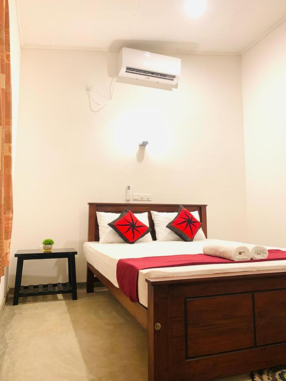 Waves Hotell Hikkaduwa Eksteriør bilde